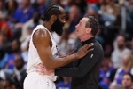 哈登：教练最后没叫暂停让我们自己解决问题 但一切发生得太快了